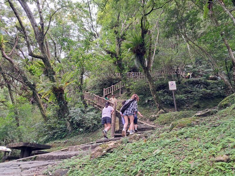 爬樓梯 攀登英文